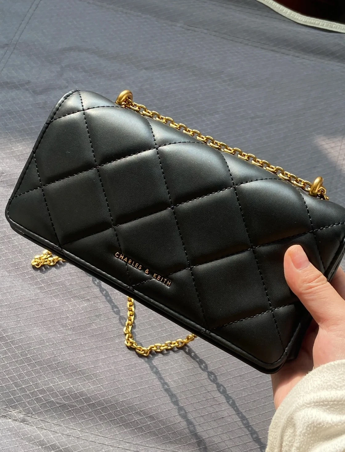 CHARLES & KEITH 小CK  時尚菱格紋金鏈條包