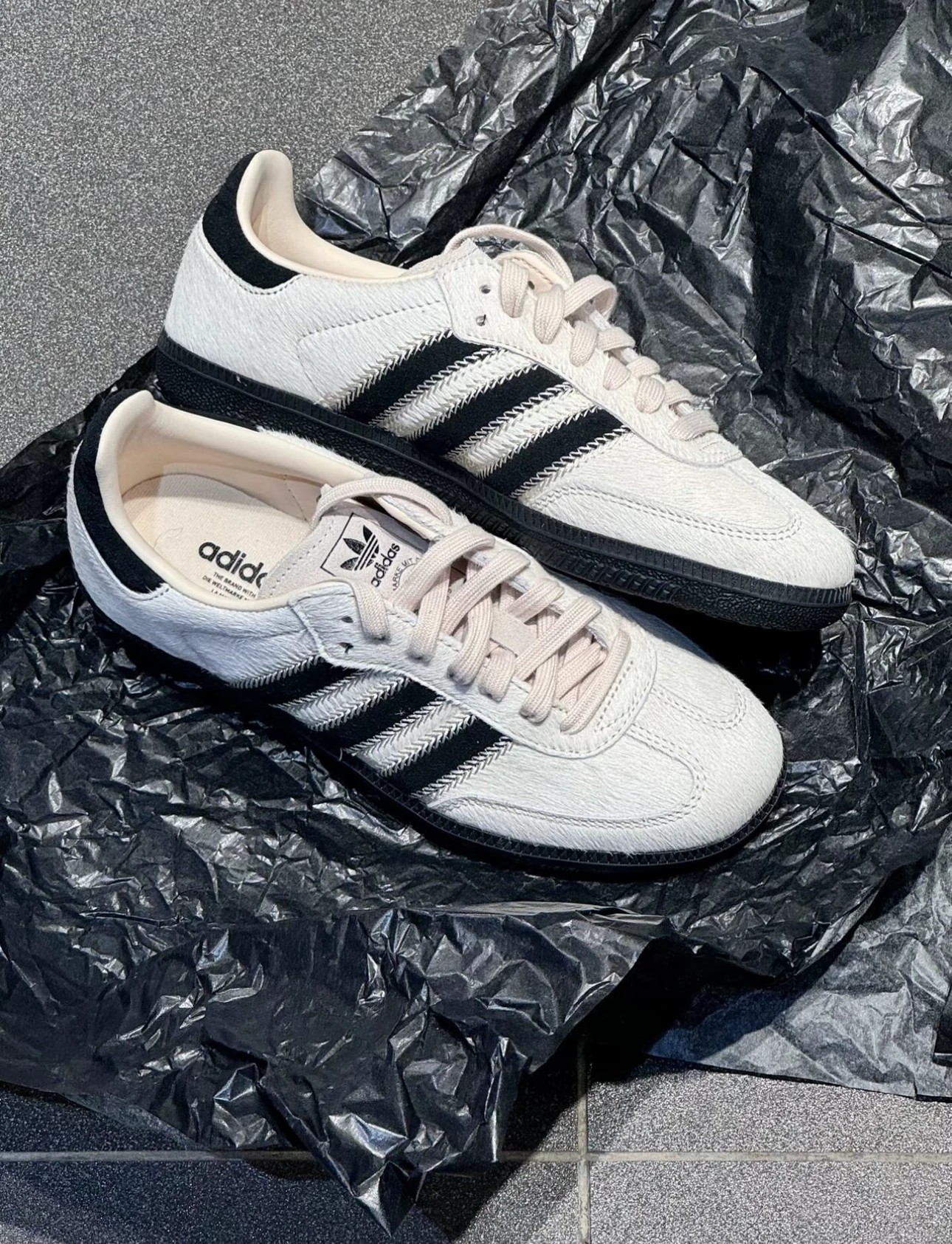 Adidas Originals Samba “Cow Hair”馬毛奶油白黑 (JP5329)