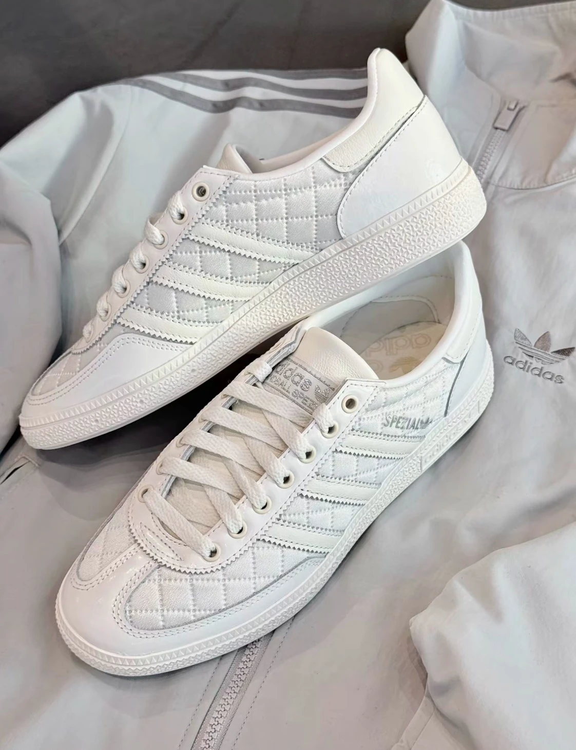 ADIDAS ORIGINALS HANDBALL SPEZIAL 珍珠白 菱格紋小香風 (KJ0854)