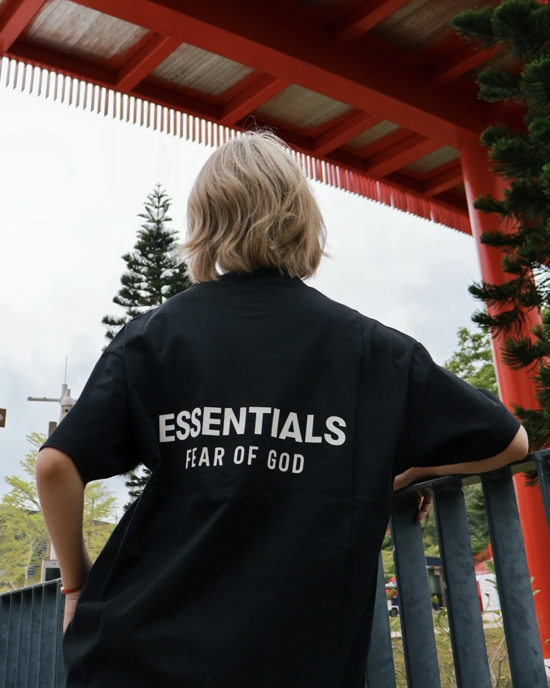 <夏天要來嚕> Essentials Fall24 Holiday系列 植絨LOGO短袖