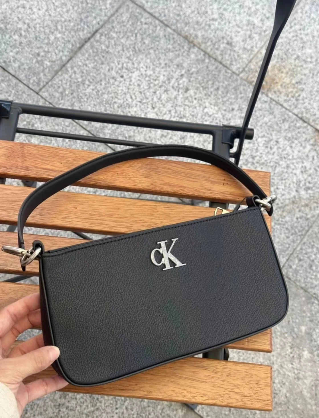<愛了✨> Calvin Klein & CK時尚簡約金屬LOGO 單肩法棍包 鍊條包