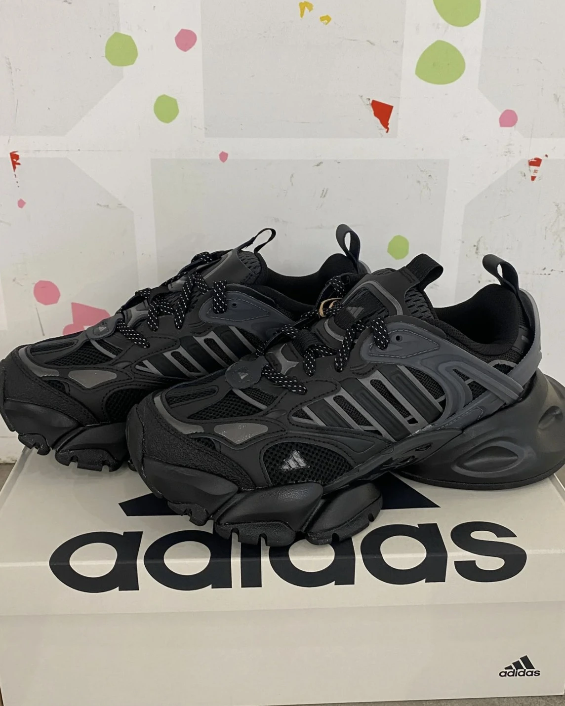 <國外限定>ADIDAS XLG RUNNER DELUXE 黑魂 黑武士 3XL平替(JR3086)