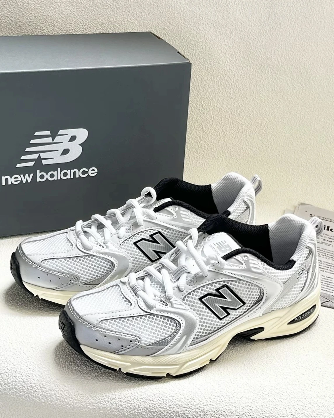 <補貨到> NEW BALANCE 530 奶油底白銀(MR530TA)