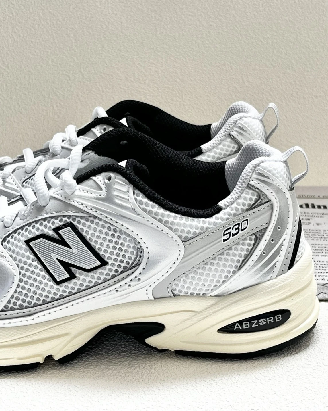 <補貨到> NEW BALANCE 530 奶油底白銀(MR530TA)
