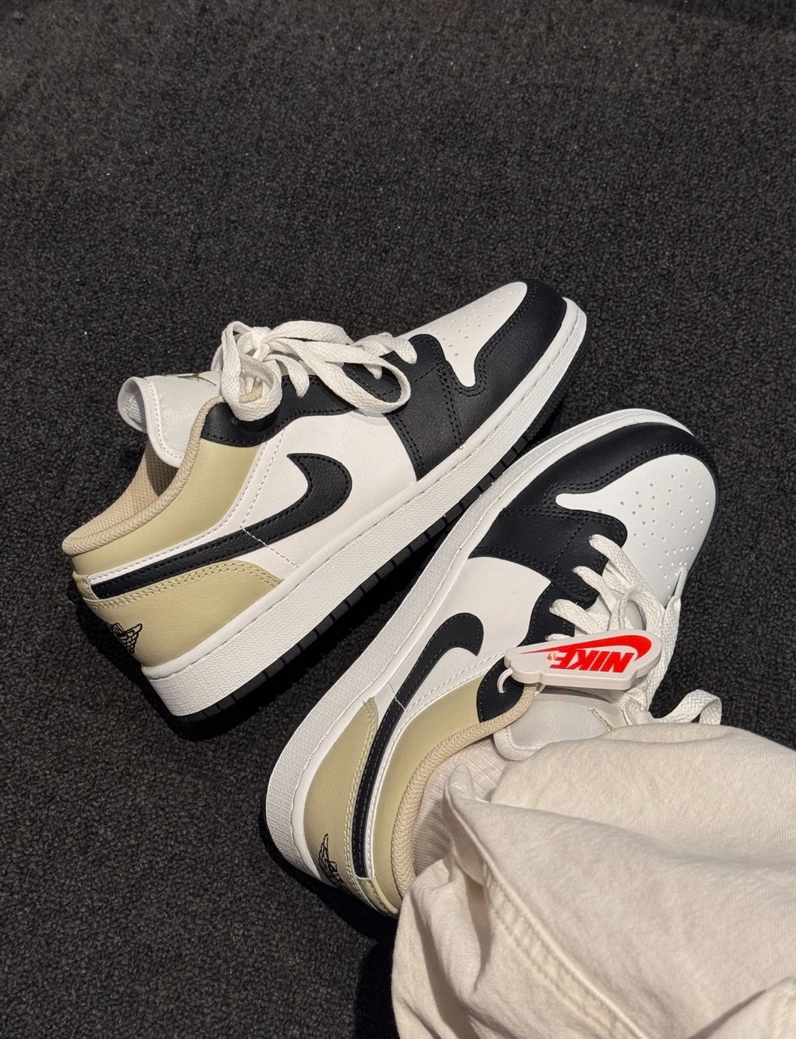 NIKE AIR JORDAN 1 燕麥奶 (553558-153)