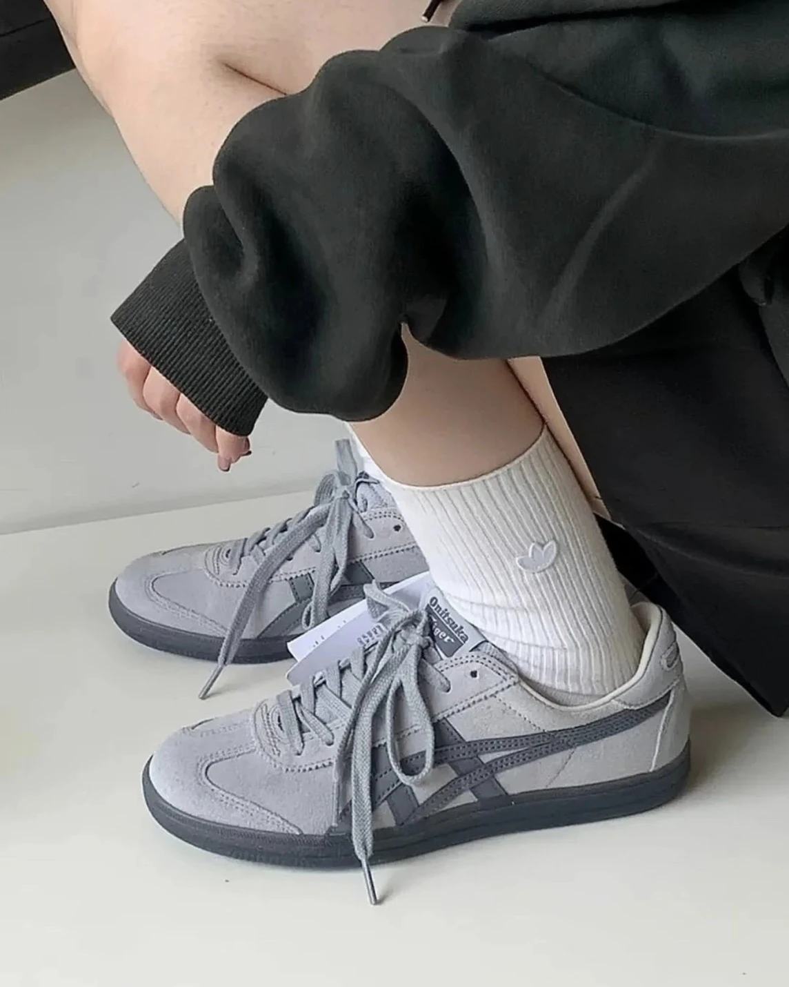 <斷貨王>Onitsuka Tiger Tokuten 火山灰 灰黑德訓鞋(1183C431-020)