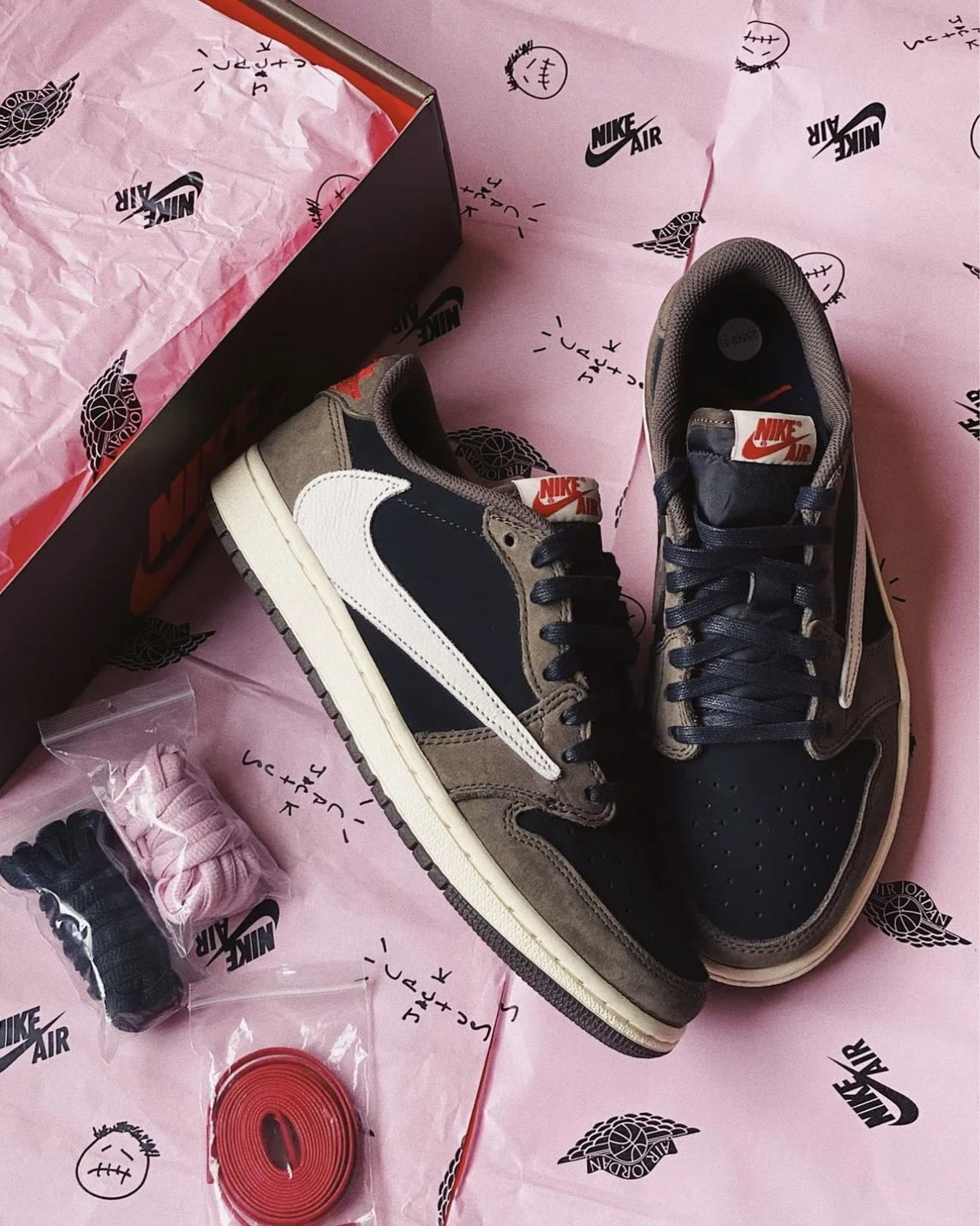 Travis Scott x Air Jordan 1 Low 初代摩卡 倒鉤 黑摩卡 CQ4277-001 聯名球鞋
