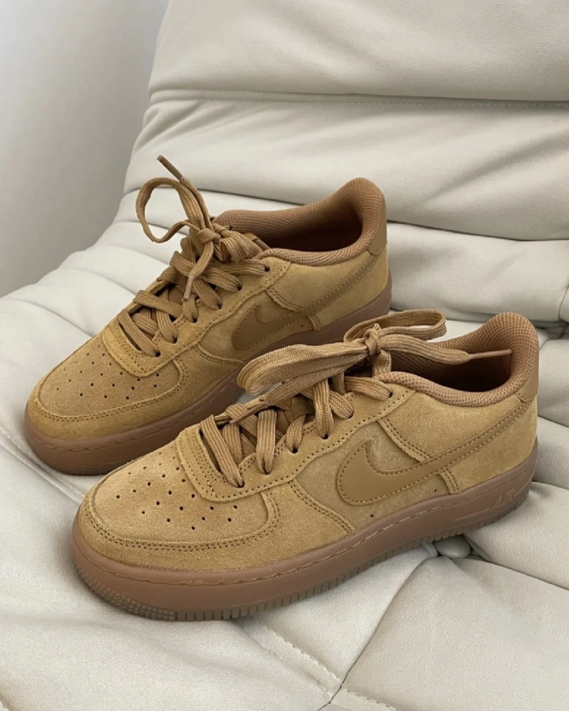 NIKE AIR FORCE 1 LOW GS 小麥麂皮 焦糖底(HQ7476-700)