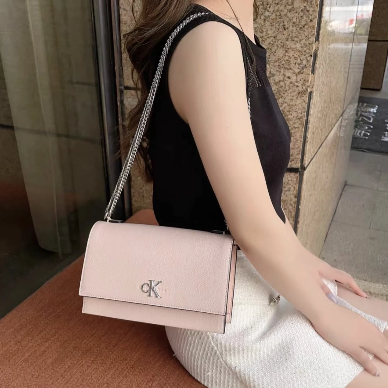 <四色可選> Calvin Klein & CK字母Logo翻蓋鏈條包