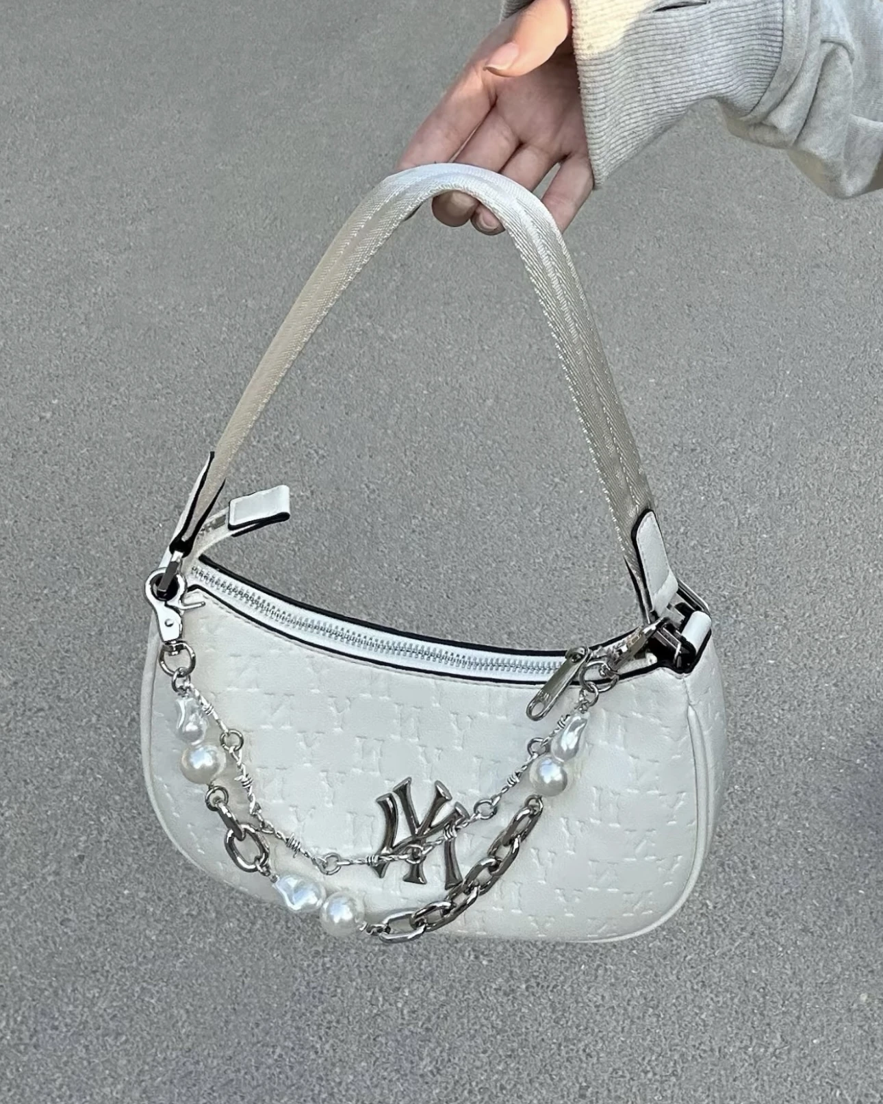 <韓味滿滿🇰🇷>MLB Monogram系列 復古老花滿印 珍珠腋下包(兩色可選)