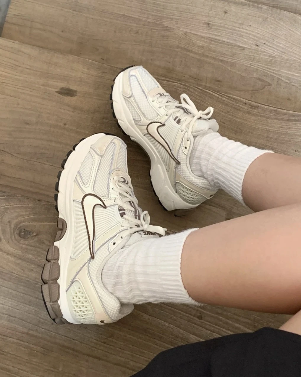 NIKE AIR ZOOM VOMERO 5 奶油可可 焦糖(IB8129-133)