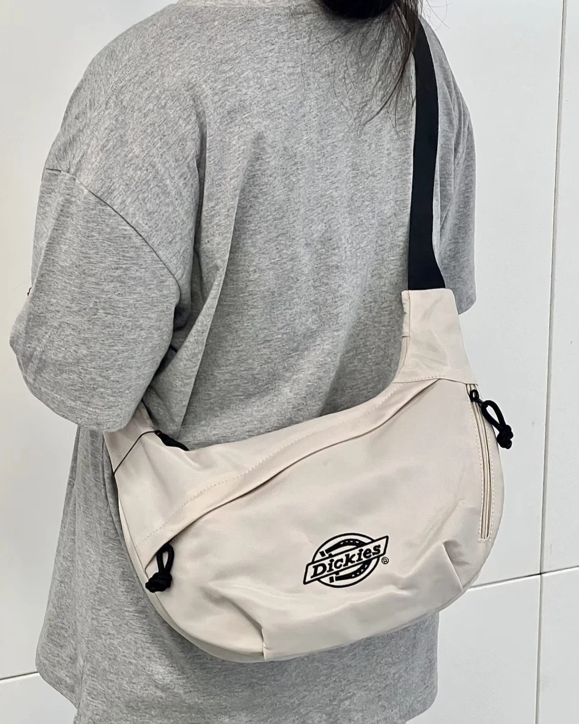 Dickies 經典LOGO 大容量 側背 肩背 斜背 餃子包(兩色可選)