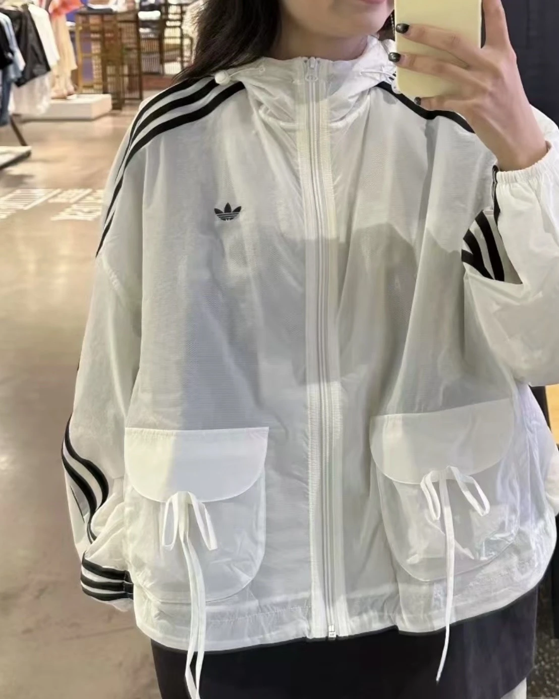 <防曬神器>Adidas Originals WINDBREAKER 前口袋 輕薄 防曬 連帽外套(KB8964)