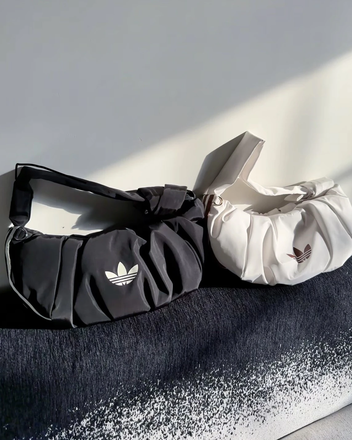 Adidas 經典三葉草 羊角雲朵包 小號 奶油棕 經典黑白(KA9267 KA9266)