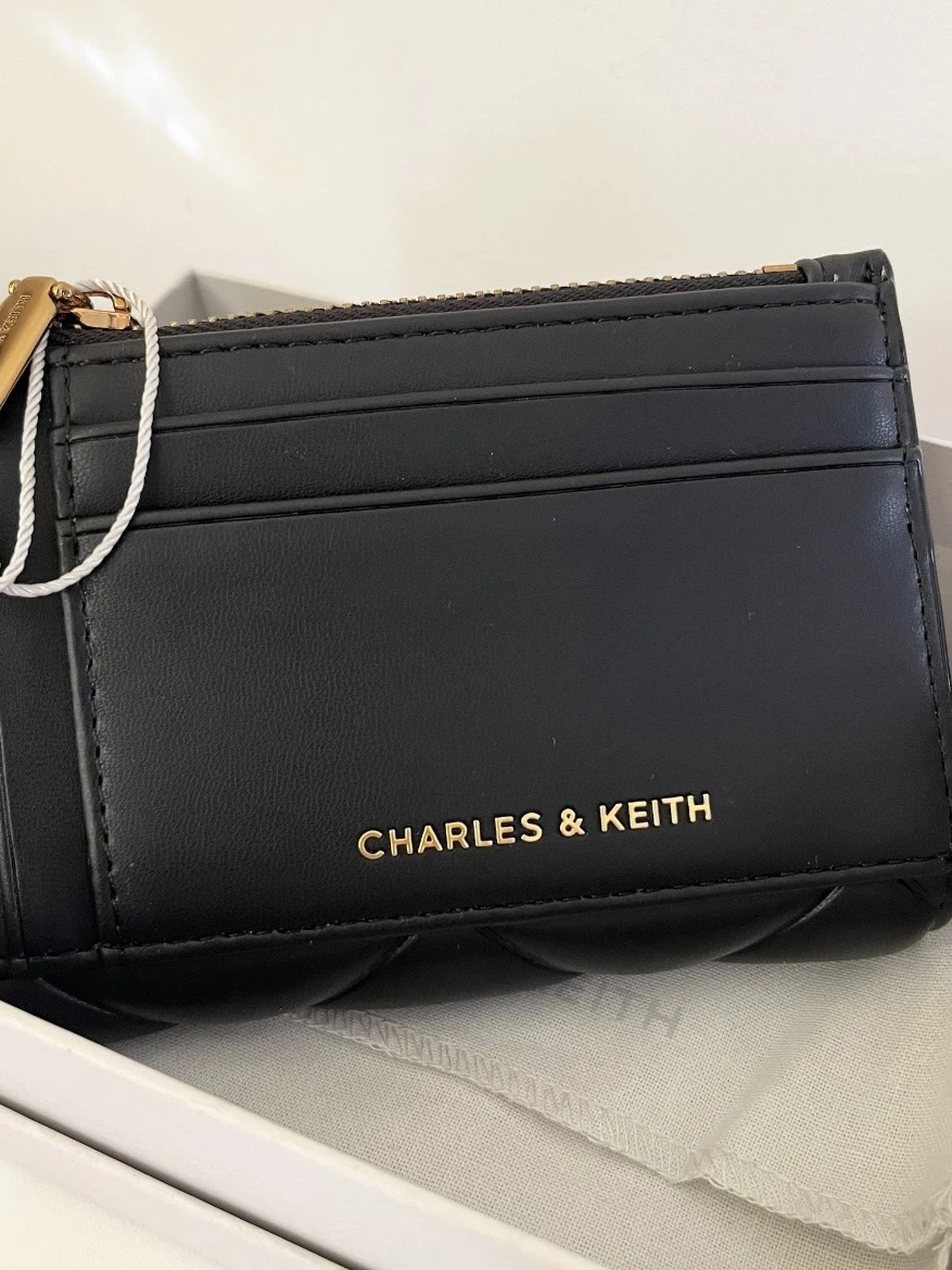 CHARLES & KEITH 小CK 柔軟菱格多卡位 雙折短夾