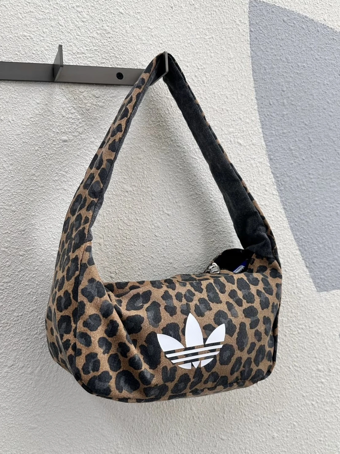 <豹紋必須>Adidas Originals 復古 豹紋 雲朵包 腋下包 單肩包(JX3198)