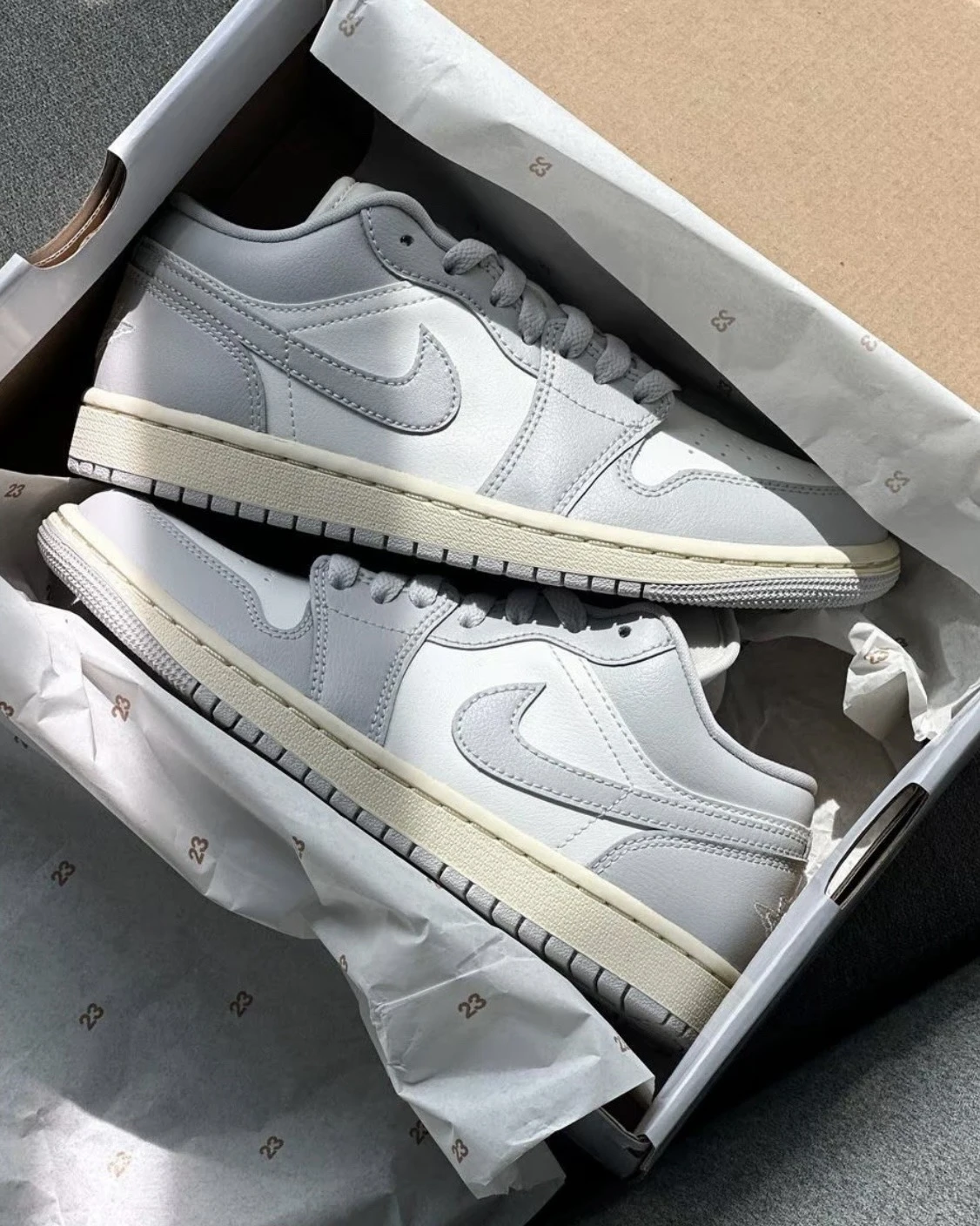 NIKE AIR JORDAN 1 LOW 海鹽灰白 奶油底(DC0774-103)