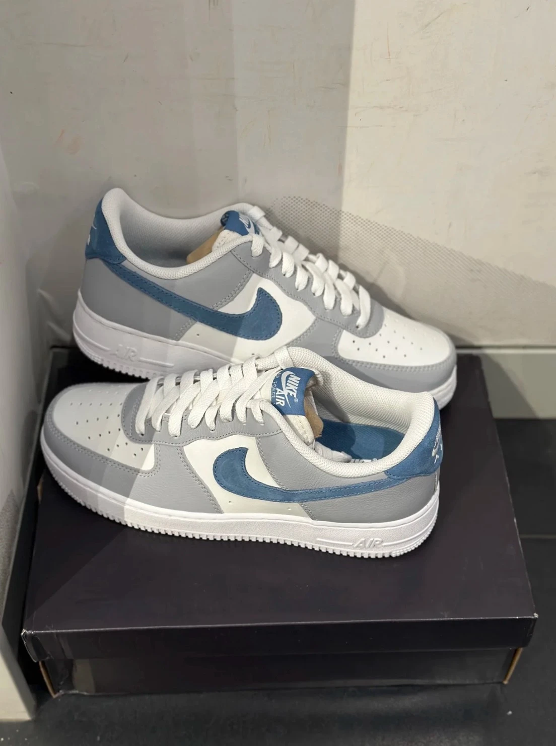 NIKE AIR FORCE 1 