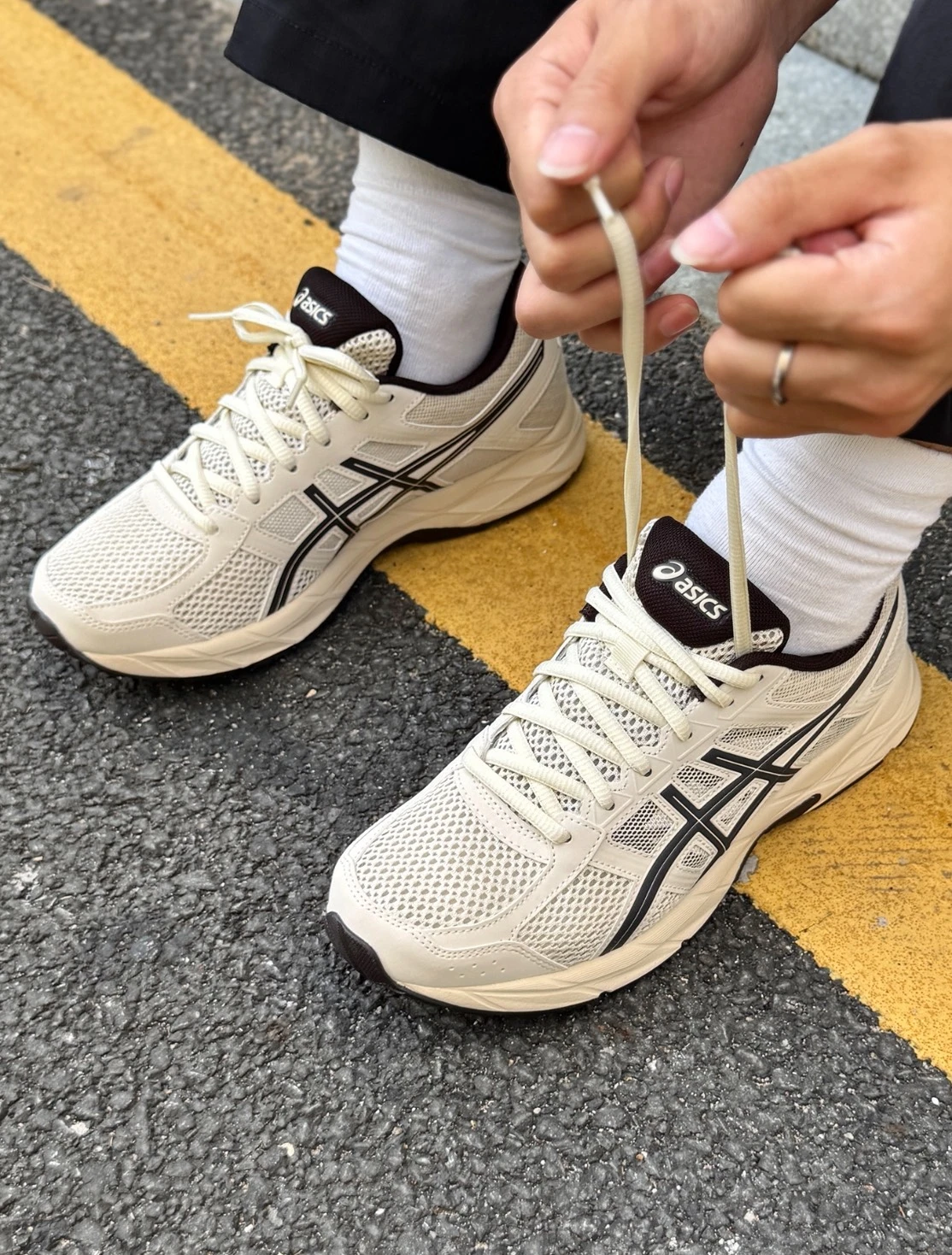 ASICS GEL-CONTEND 4 輕量 復古運動鞋 奶白黑(TBD4Q-030)