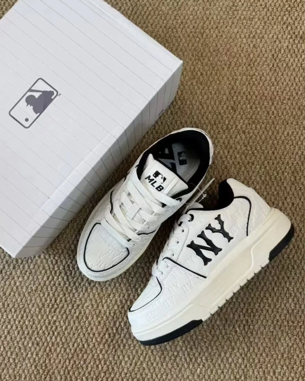 MLB Monogram Chunky Liner系列 洋基隊 米白 老爹鞋 學長鞋(3ASXE035N-50CRL)
