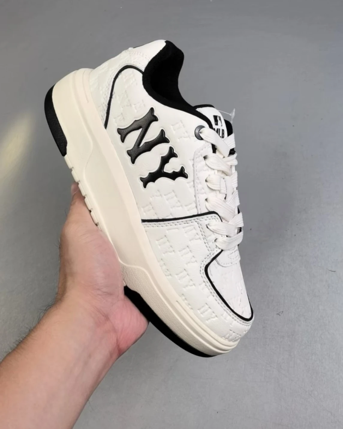 MLB Monogram Chunky Liner系列 洋基隊 米白 老爹鞋 學長鞋(3ASXE035N-50CRL) 正品球鞋・國外服飾 ...
