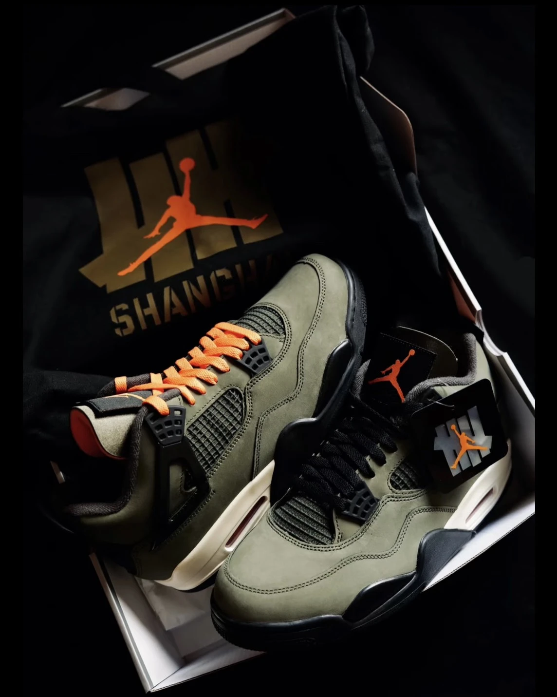 <🔥重磅聯名>Undefeated x Air Jordan 4 "Jumpman" 軍綠 綠黑 絨面 聯名 男款(IB1519-200)