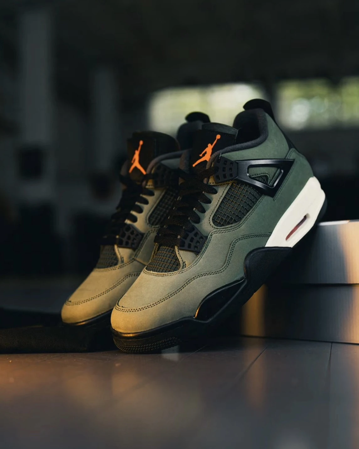 <🔥重磅聯名>Undefeated x Air Jordan 4 "Jumpman" 軍綠 綠黑 絨面 聯名 男款(IB1519-200)