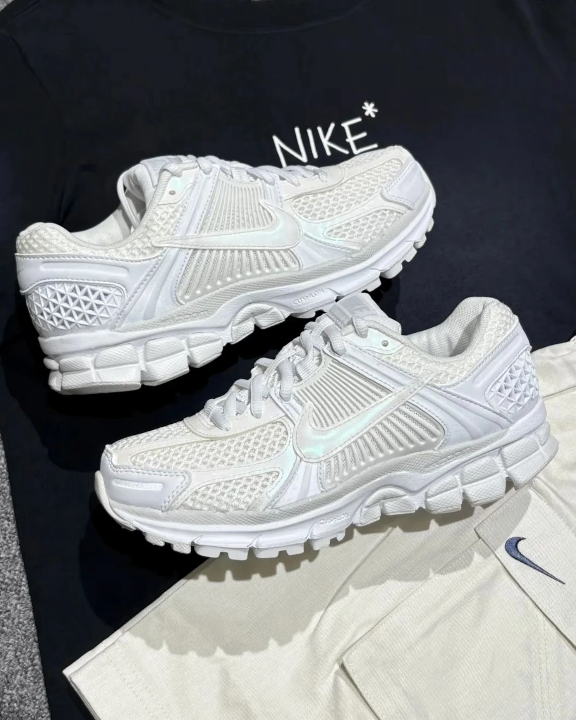 <折扣拿!>NIKE AIR ZOOM VOMERO 5 女鞋 白月光 珠光白銀(IB4397-100)