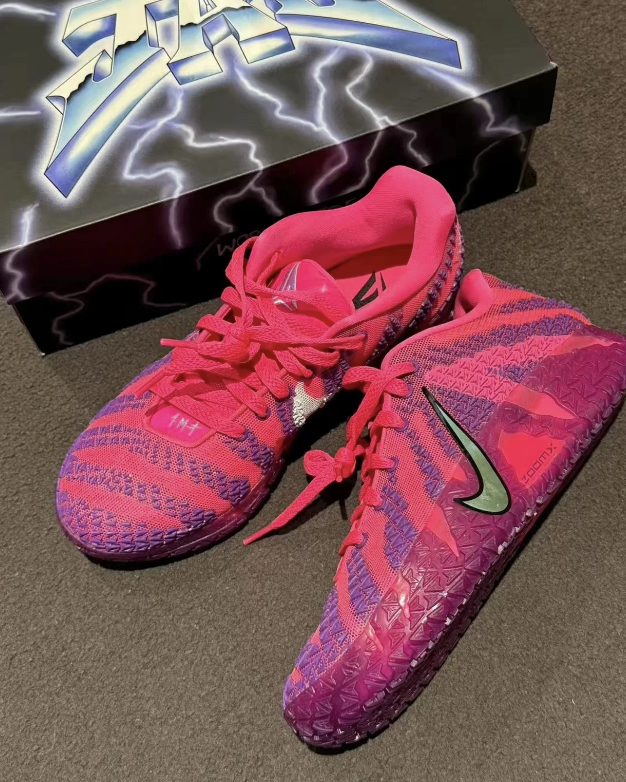 NIKE JA3 "Max Volume" 粉紫 火龍果 莫蘭特三代 XDR 實戰籃球鞋(HF2794-600)