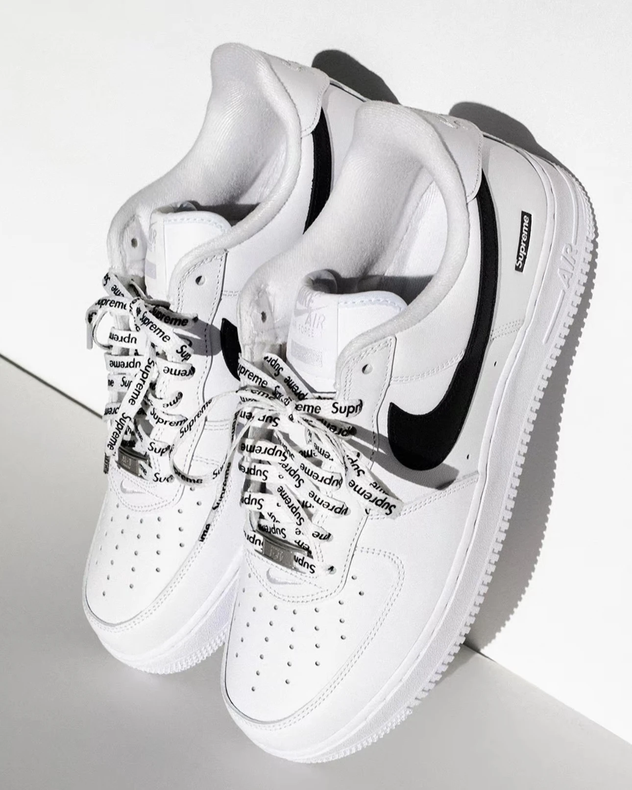 <最新聯名🔥>Supreme x Nike Air Force 1 聯名款 經典 黑白 滿版鞋帶(CU9225-102 CU9225-002)