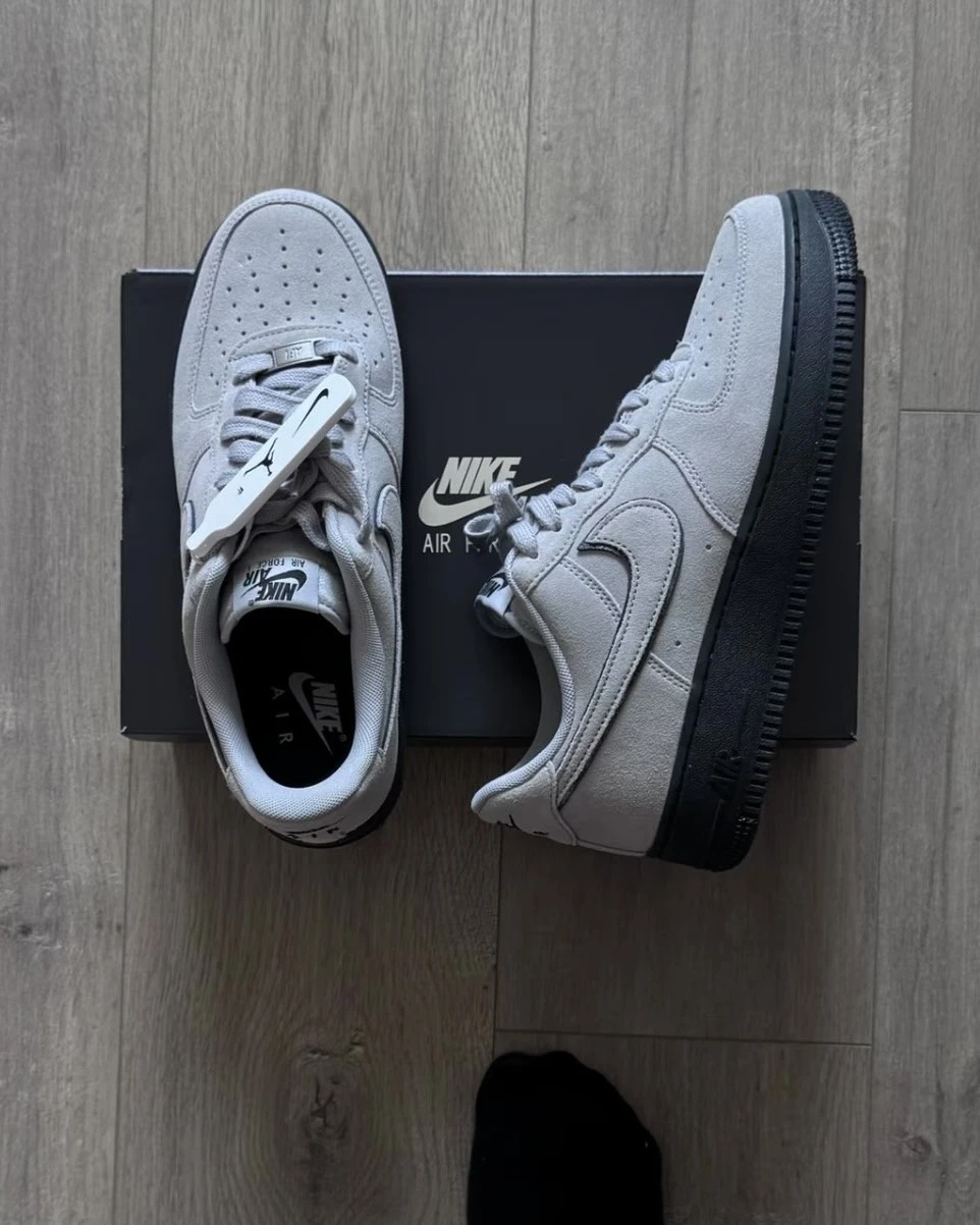 <國外限定>NIKE AIR FORCE 1 "Grey" 麂皮 水泥灰(HQ1966-001)