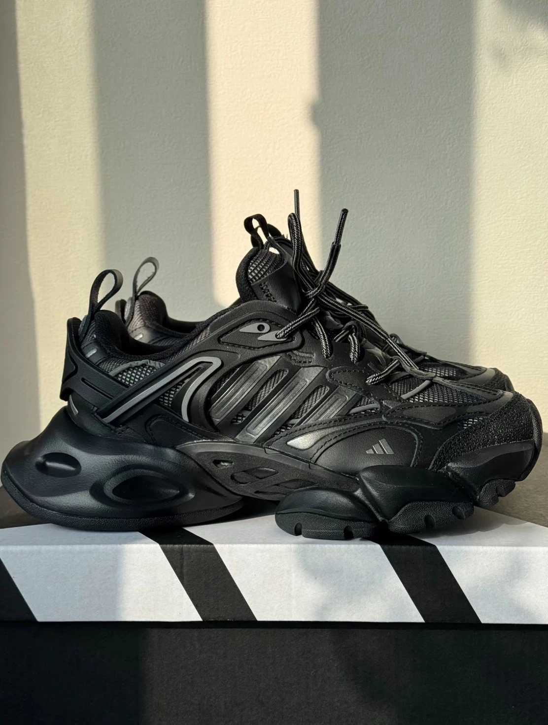 <超扯折扣> ADIDAS XLG RUNNER DELUXE 黑魂 黑武士 反光 3XL平替(JR9173)