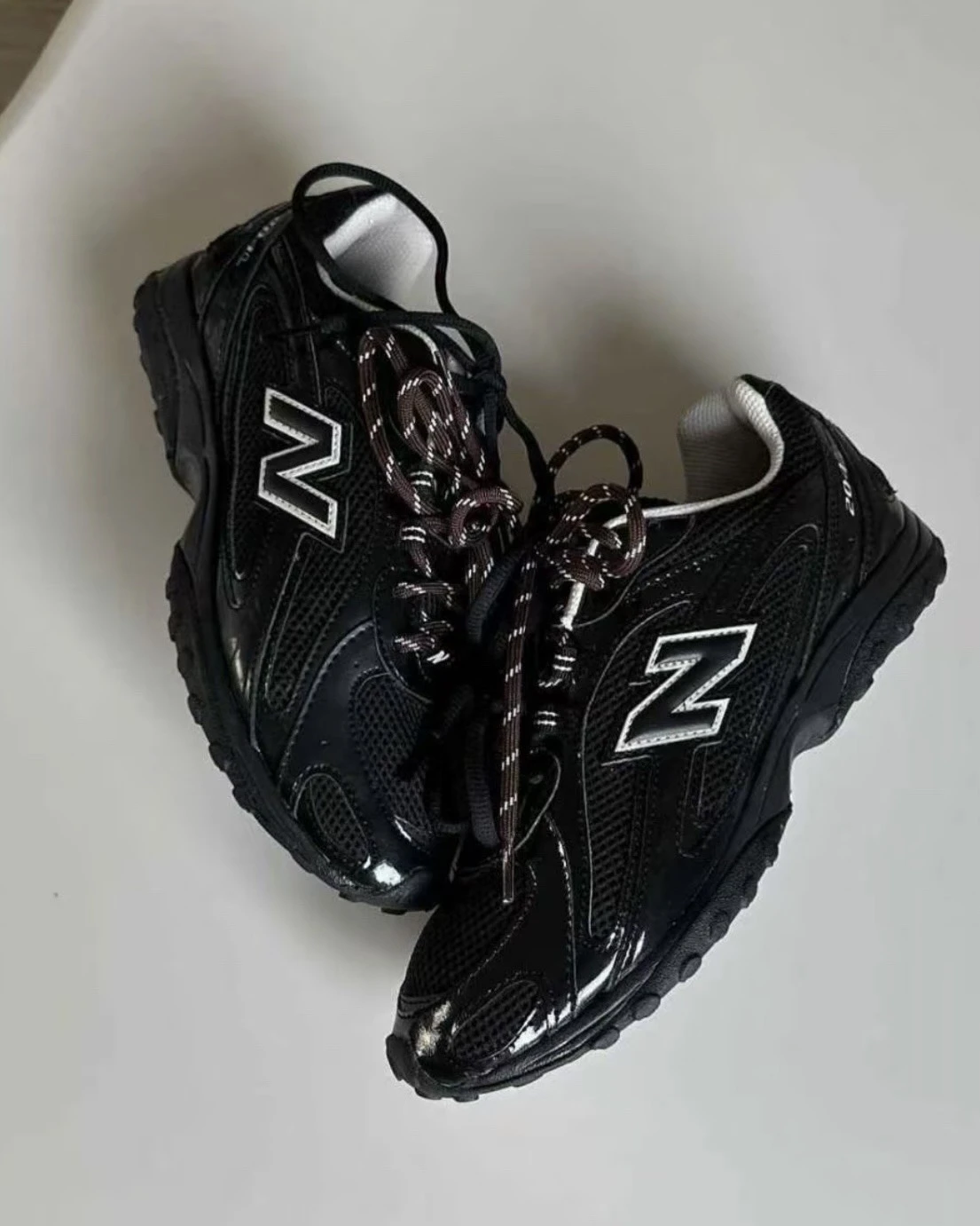 <張員瑛同款>NEW BALANCE 204L 薄底 網眼 漆皮 質感黑 曜石黑(U204LMRA)
