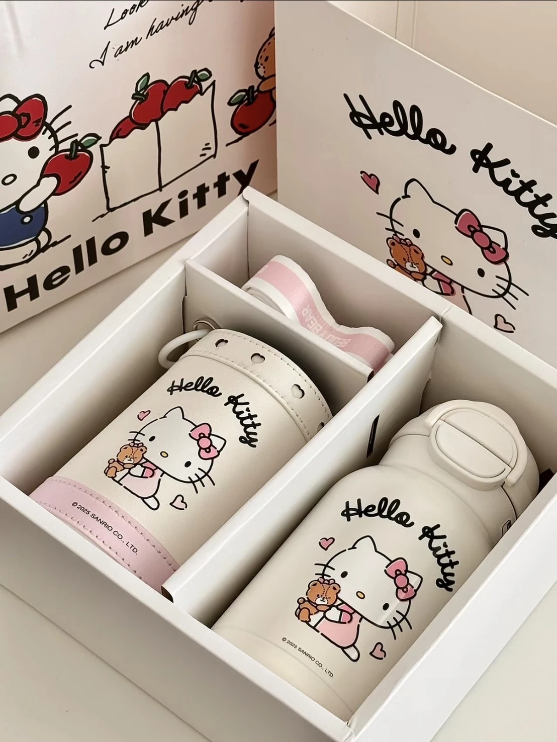 BEDDYBEAR X SANRIO 聯名款 心意滿滿KITTYY 不鏽鋼保溫杯 一杯雙飲 附杯套