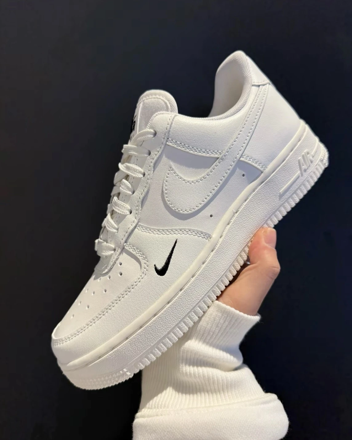 <溫柔代表>Nike Air Force 1 Low W 奶油白 刺繡小勾(HF1058-133)
