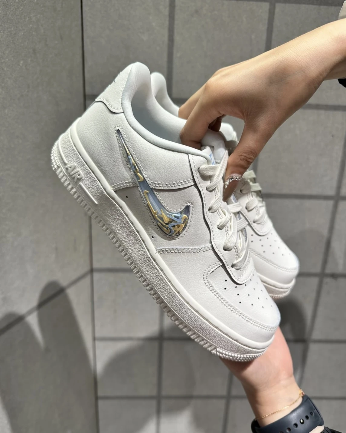 <國外限定>Nike Air Force 1 透明Swoosh 小勾勾 奶白(IM6697-141)