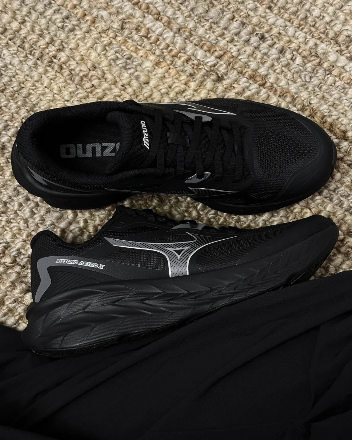 <⏰限時折扣>MIZUNO ASTRO 黑魂 厚底 輪胎底(D1GH250501)