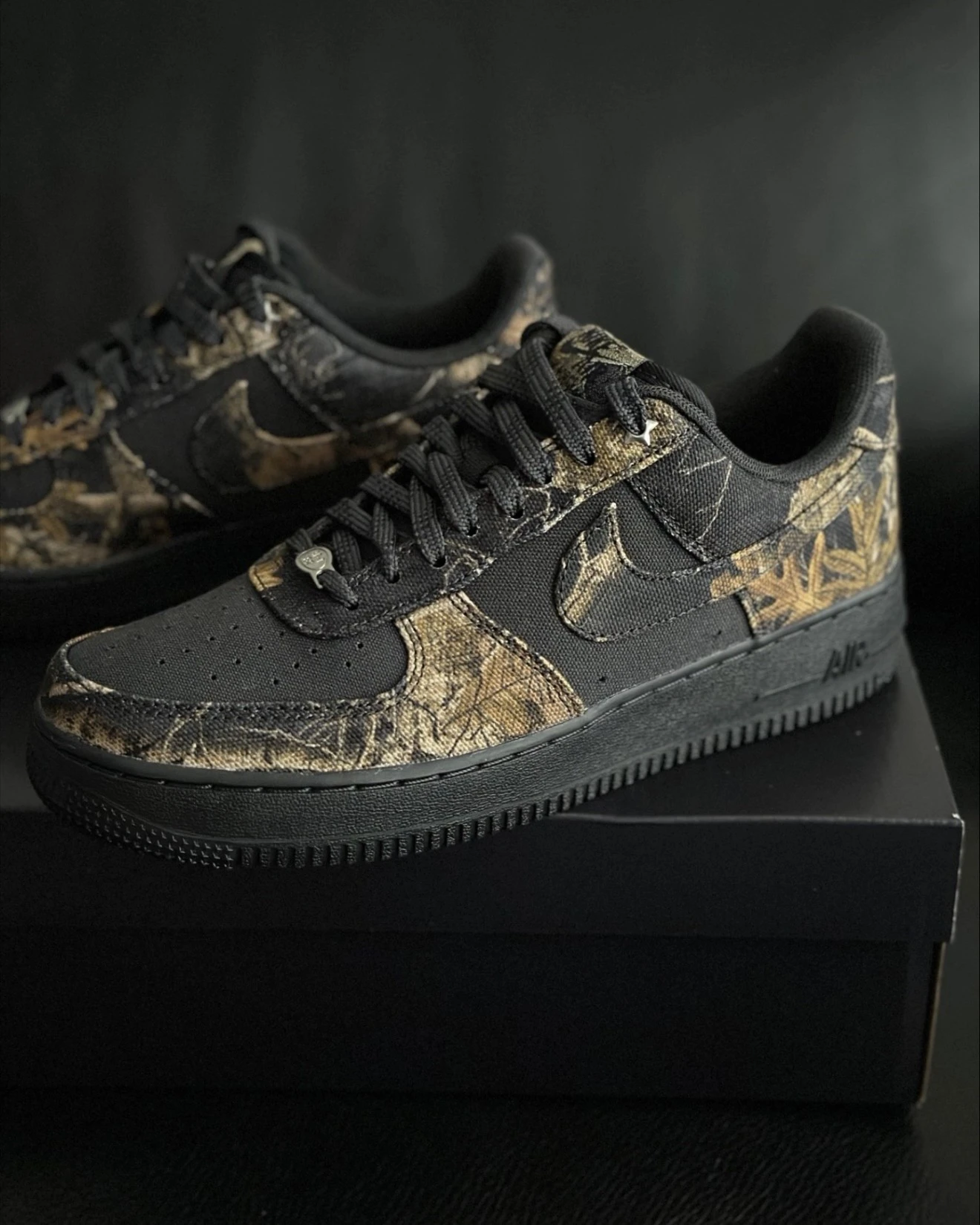 <國外限定>NIKE AIR FORCE 1 LOW “Realtree”黑棕 楓葉 迷彩(IH1221-001)