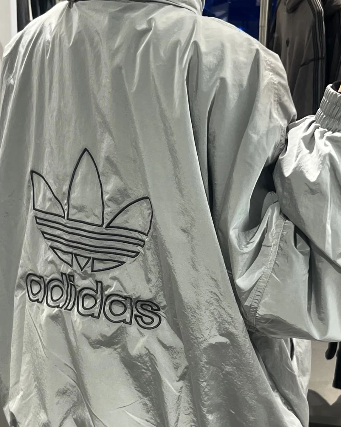<超級酷>Adidas Originals 立領 科技銀 防風連帽外套 銀 黑(JD2583/JD2584)