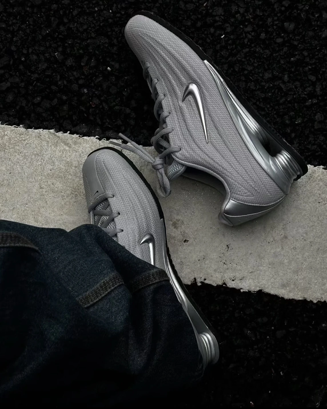 Nike Shox Z 未來感 氣墊 彈簧鞋 薄底鞋 銀色(HQ7540-001)