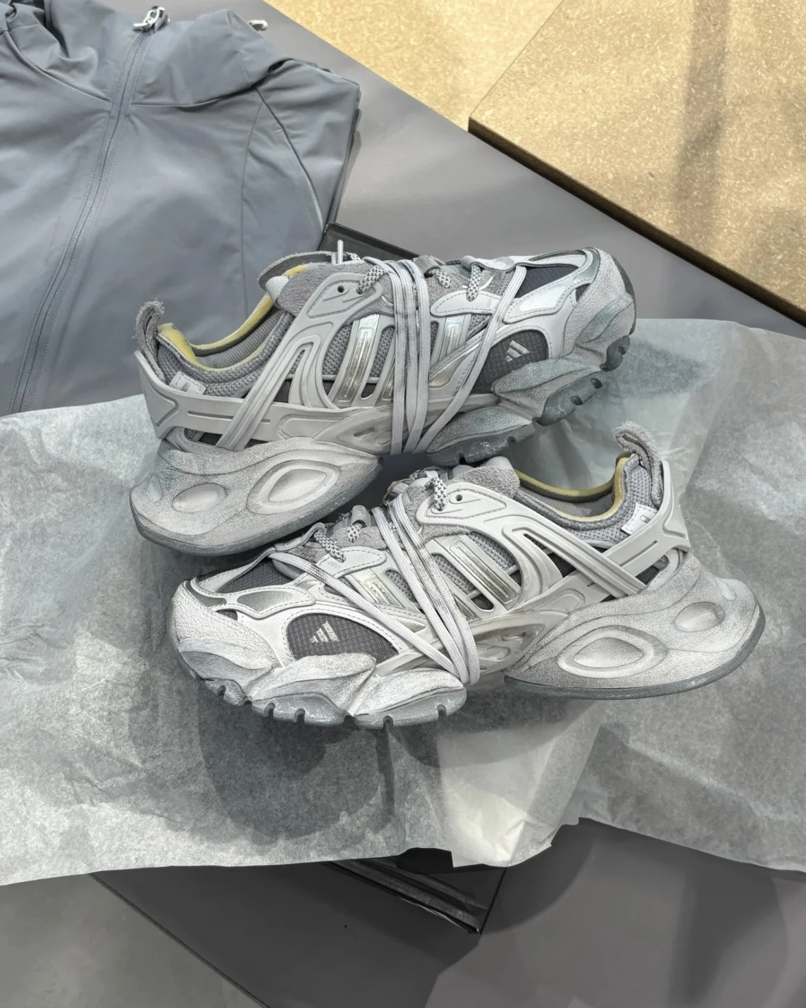 <國外限定>ADIDAS XLG RUNNER DELUXE 平替3XL 白銀灰(JR9633)