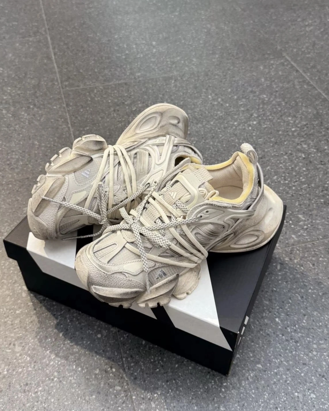 <國外限定>ADIDAS XLG RUNNER DELUXE 平替3XL 米色(JR9632)