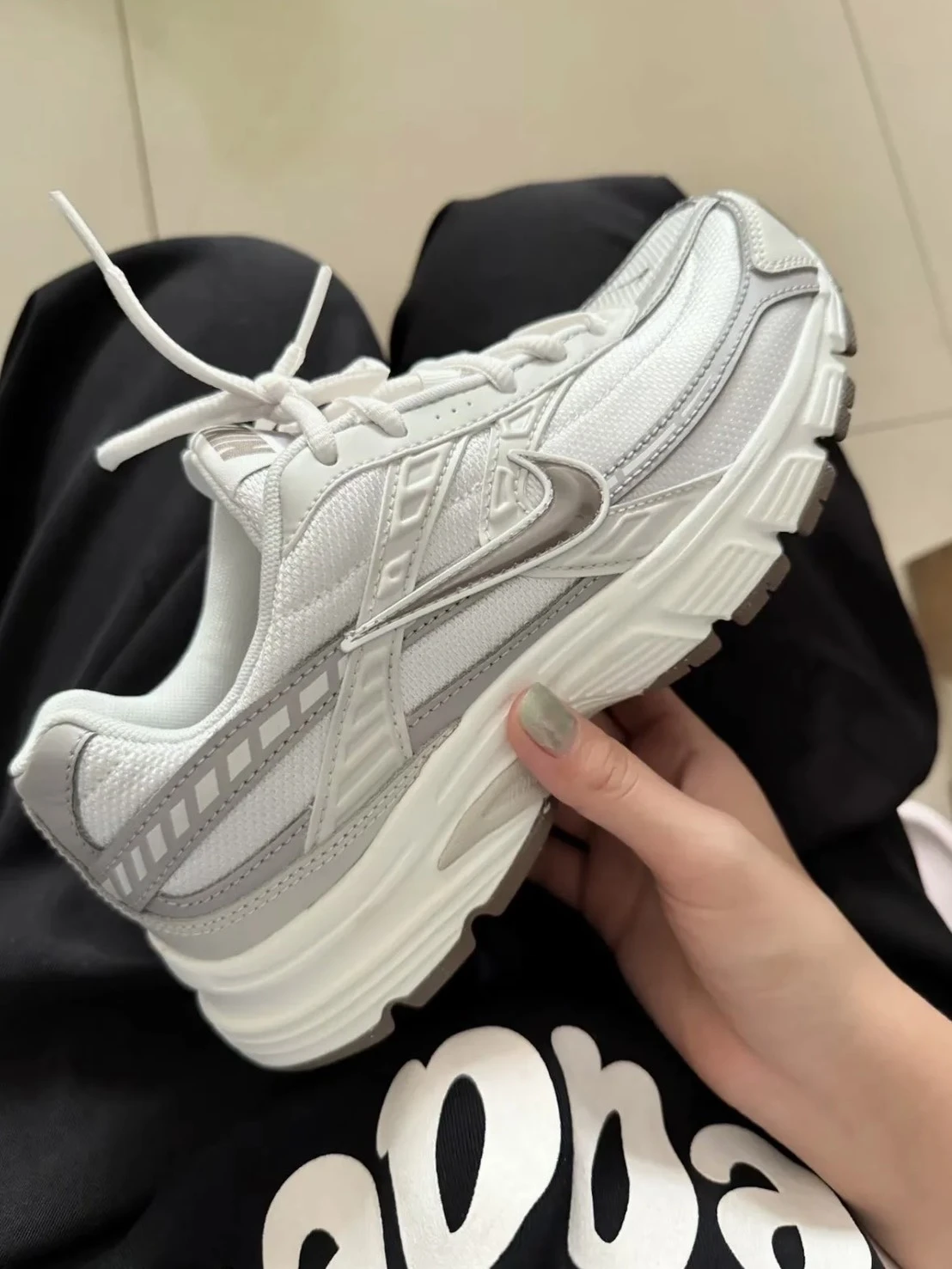 NIKE INITIATOR 奶茶灰咖 增高 老爹鞋 女款(IB4339-001)