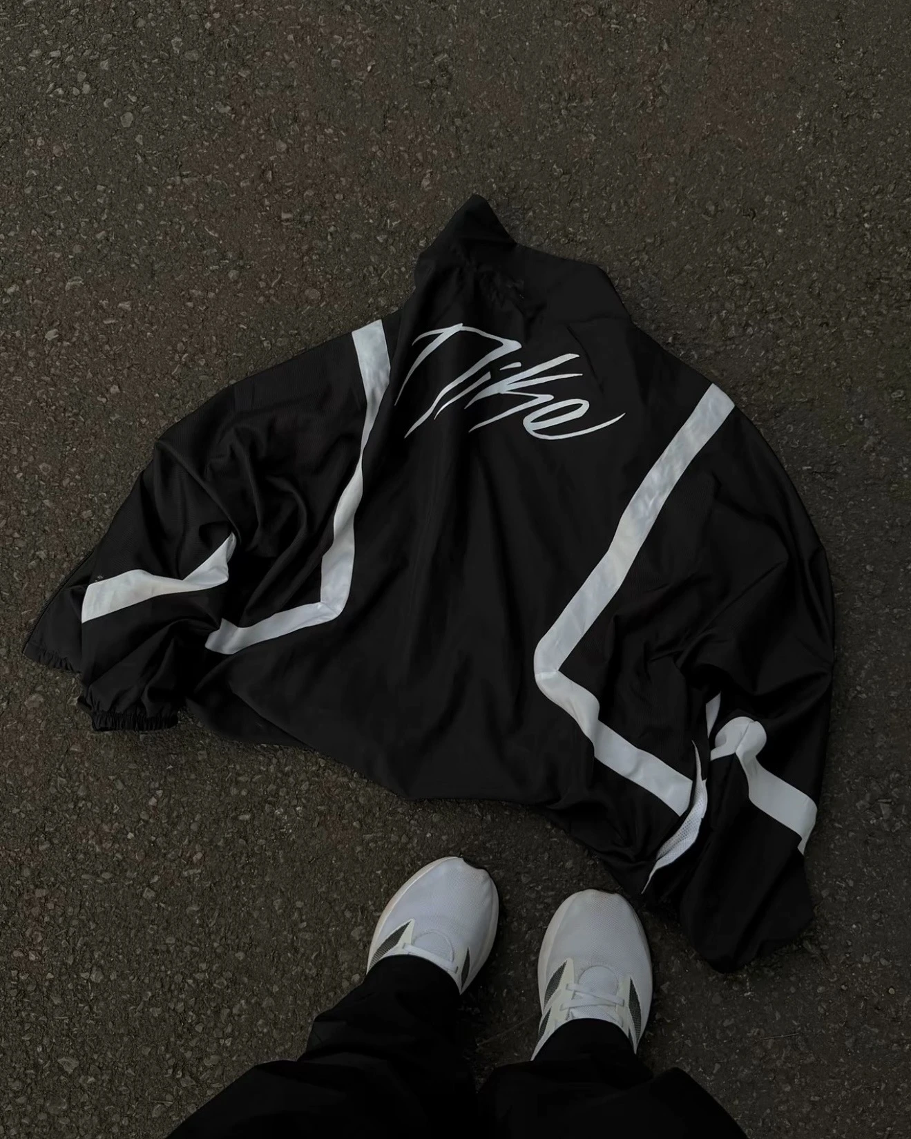 Nike Icon 線條 背後草寫Logo 風衣外套 夾克 黑色(FZ0249-010)