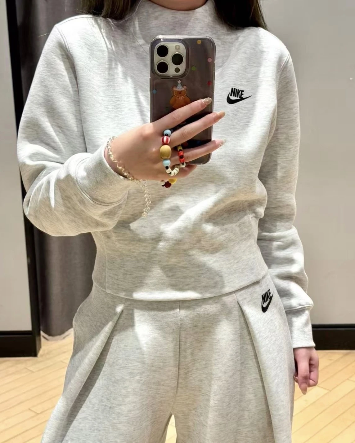 <套裝在這>Nike Sportswear 刺繡LOGO 太空棉 灰色 立領衛衣(HV2797-013)