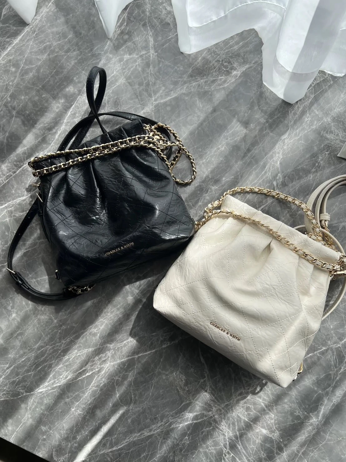 CHARLES & KEITH 小ck 小號夏新晚宴 水桶 鍊條 托特包 流浪包(兩色可選)