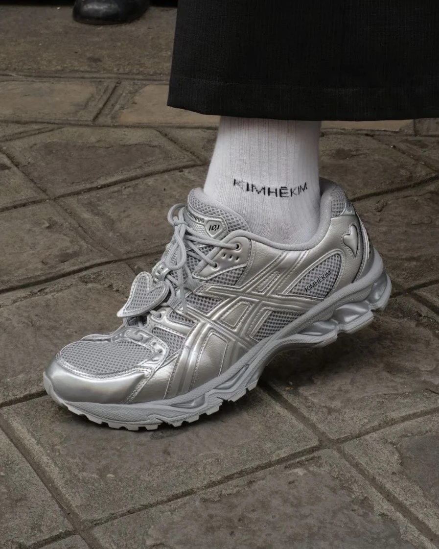 ASICS x KIMHEKIM GEL-Nimbus 10.1 浪漫前衛 聯名款 三色選擇(1203A833-020 / 100 / 001))