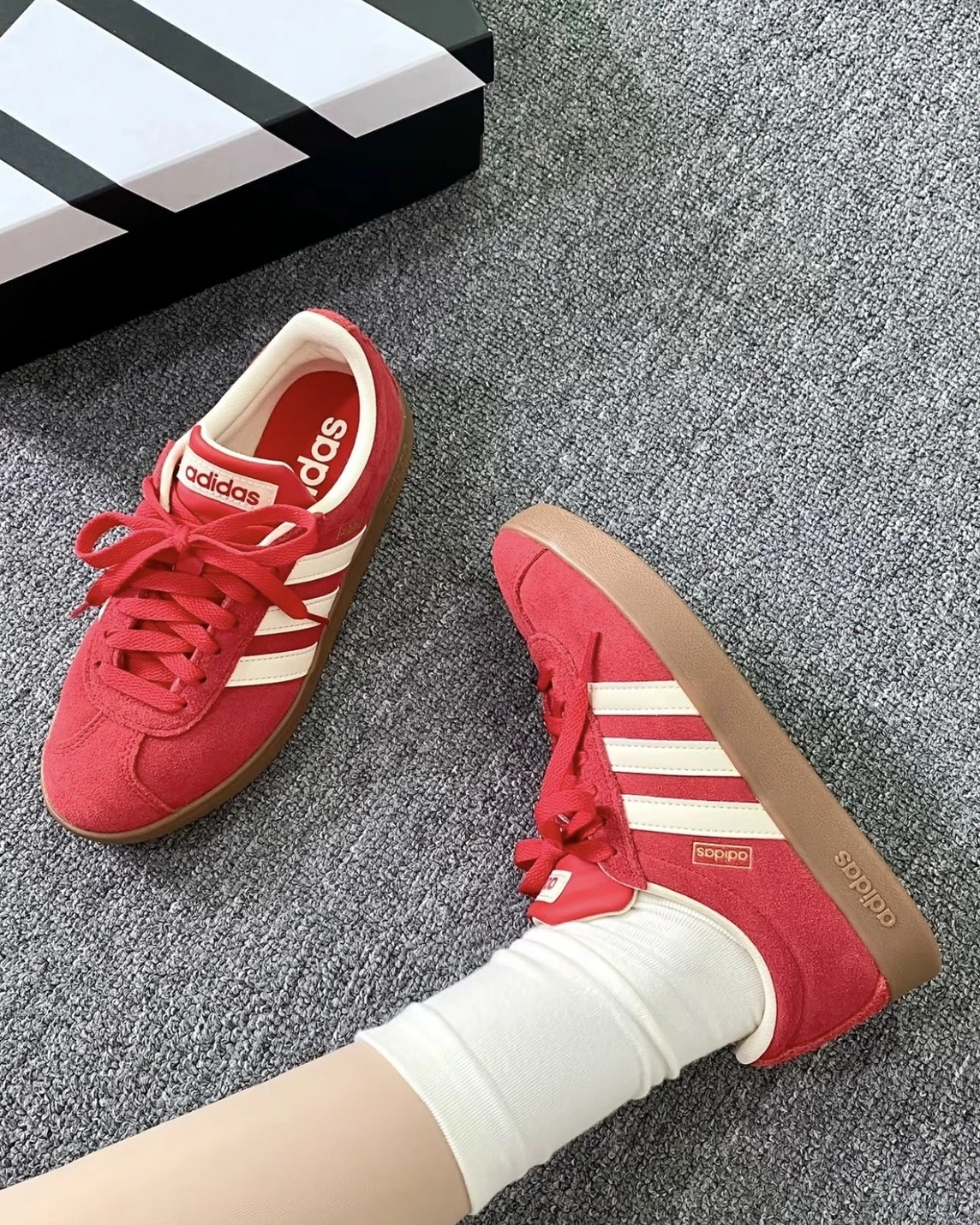 ADIDAS VL COURT CLASSIC  焦糖底 麂皮紅 男女同款 (KK3774)