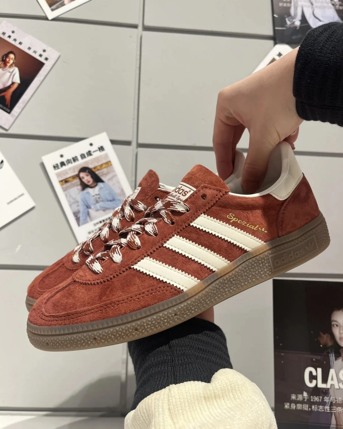 <阿迪調色盤>ADIDAS ORIGINALS HANDBALL SPEZIAL 麂皮 秋葉紅(KI5937)