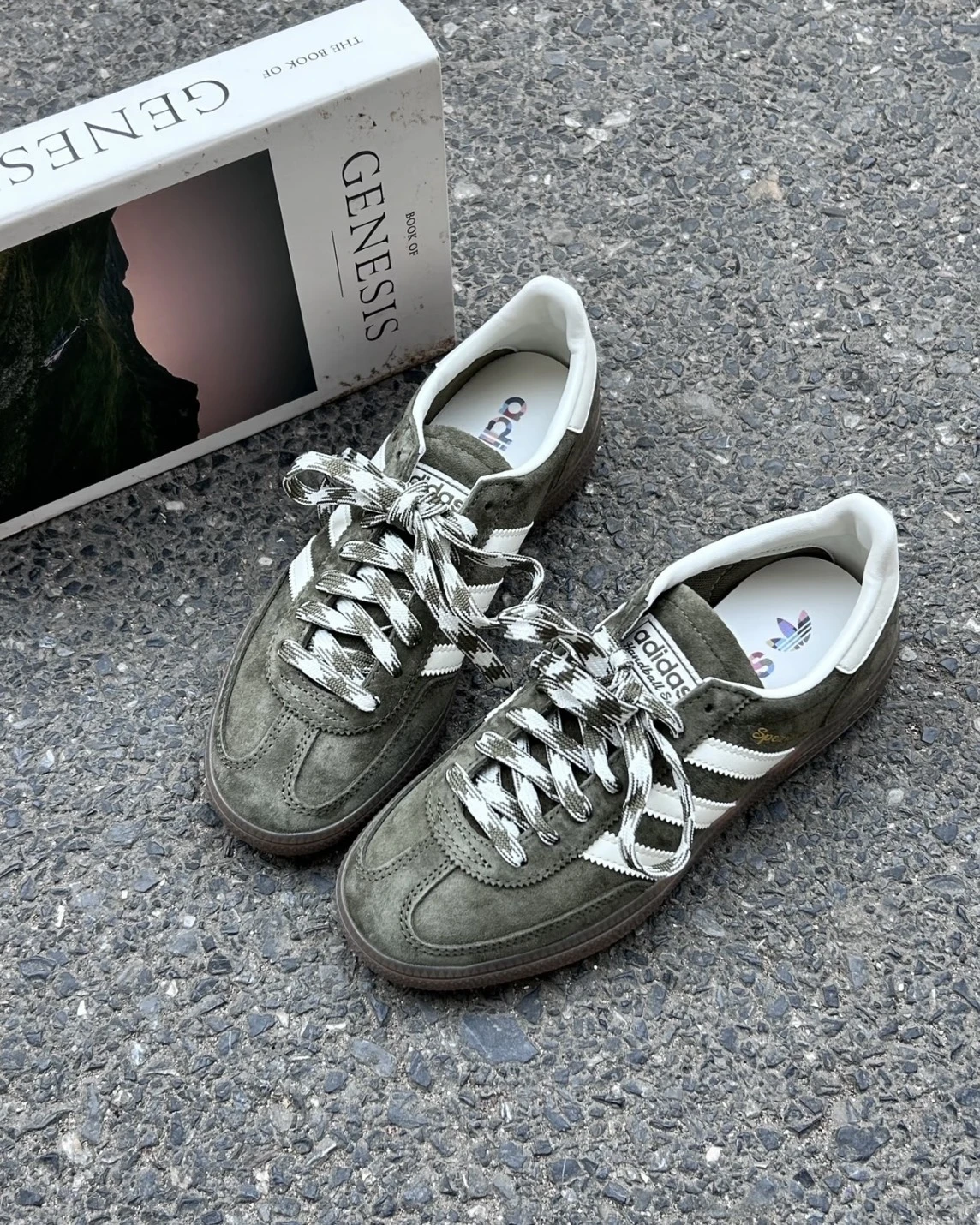 <阿迪調色盤>ADIDAS ORIGINALS HANDBALL SPEZIAL 麂皮 橄欖綠(KI5940)